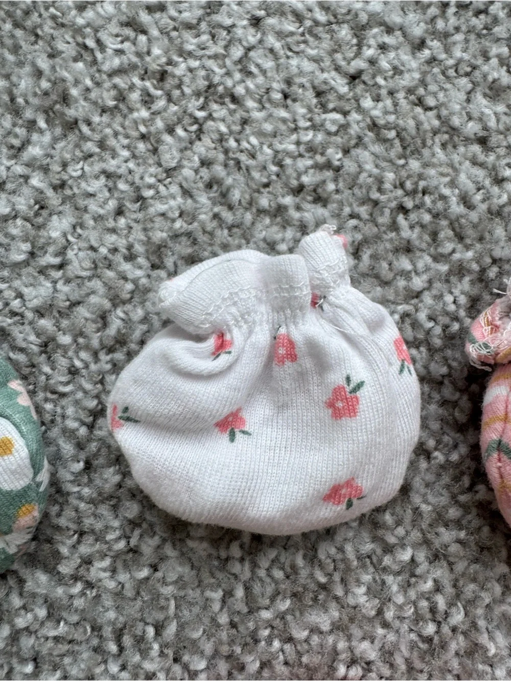 ✨Preemie Baby No-Scratch Hand-Mitts and Bow✨